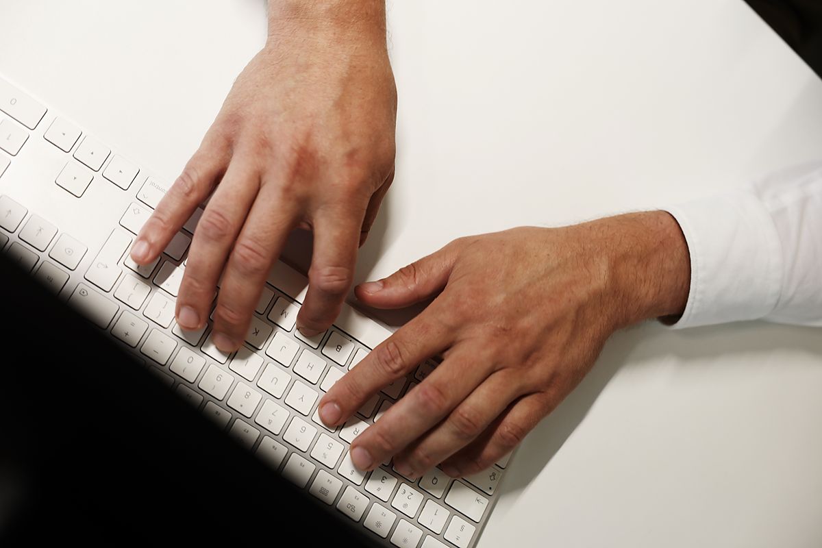 Werken aan code op kantoor